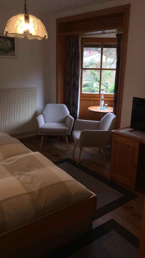 Pension - Gaestehaus Zum Pfaelzerwald Hinterweidenthal Exteriör bild