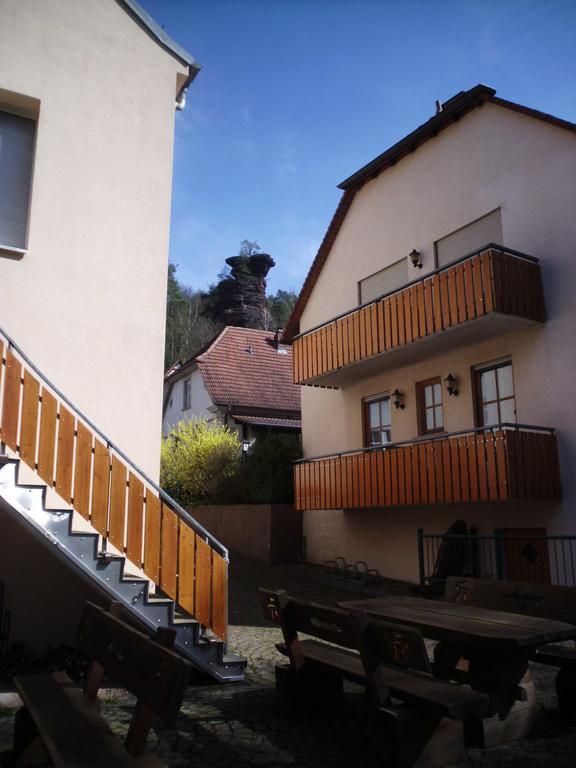 Pension - Gaestehaus Zum Pfaelzerwald Hinterweidenthal Exteriör bild