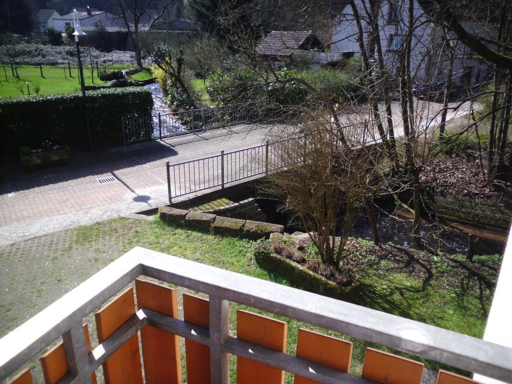Pension - Gaestehaus Zum Pfaelzerwald Hinterweidenthal Exteriör bild