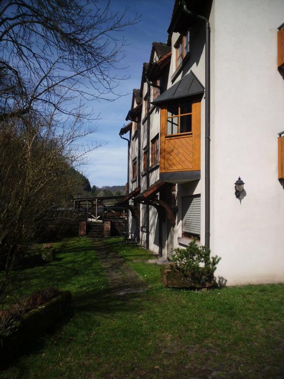 Pension - Gaestehaus Zum Pfaelzerwald Hinterweidenthal Exteriör bild