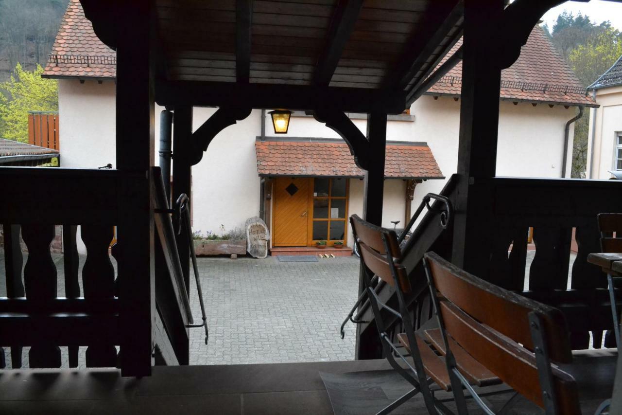 Pension - Gaestehaus Zum Pfaelzerwald Hinterweidenthal Exteriör bild