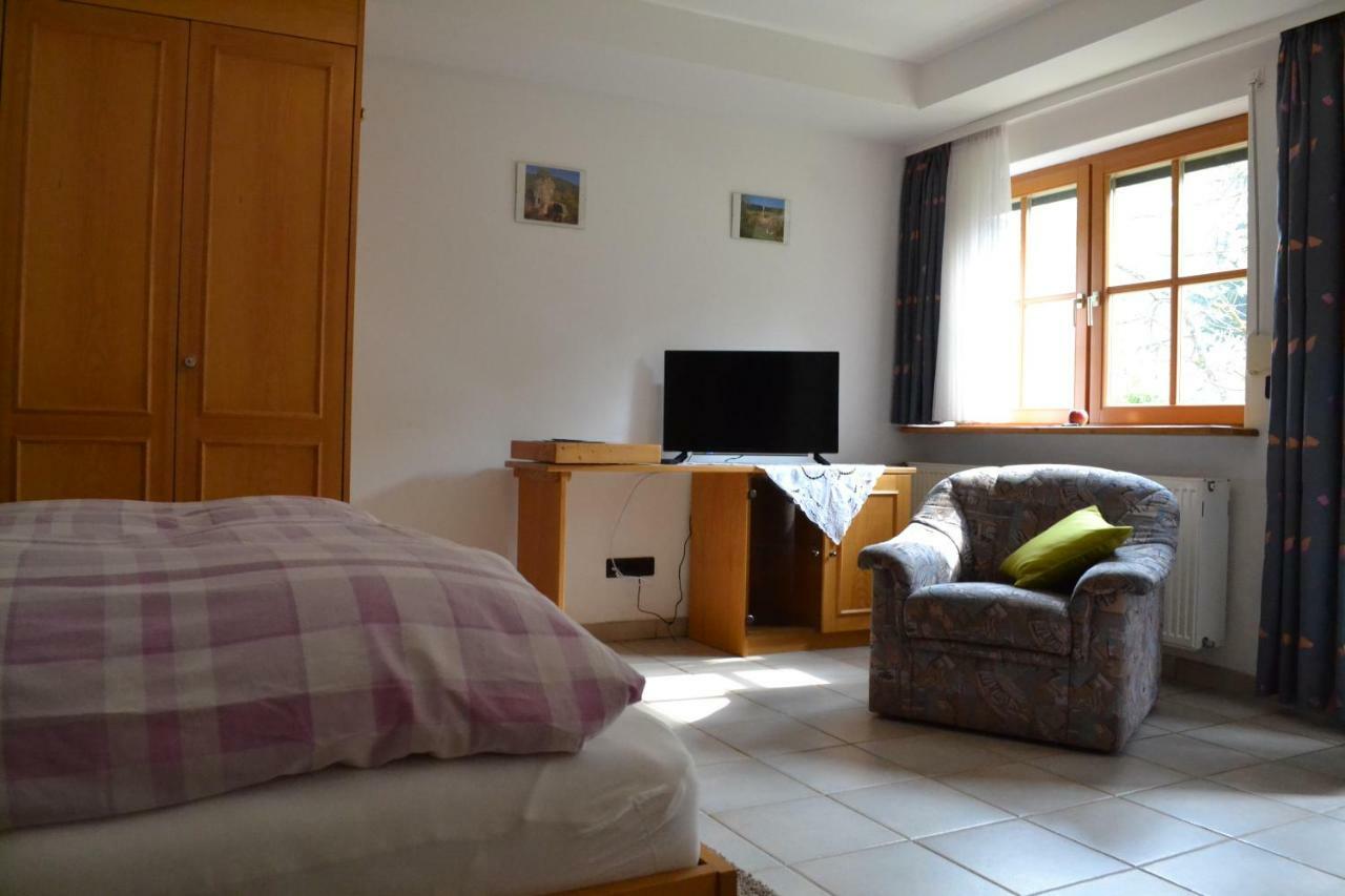 Pension - Gaestehaus Zum Pfaelzerwald Hinterweidenthal Exteriör bild